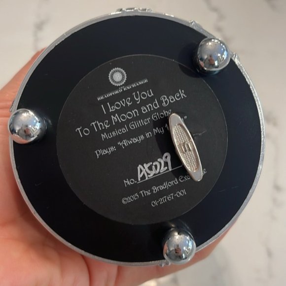 Granddaughter, I Love You To The Moon Musical Glitter Globe - Picture 2 of 2